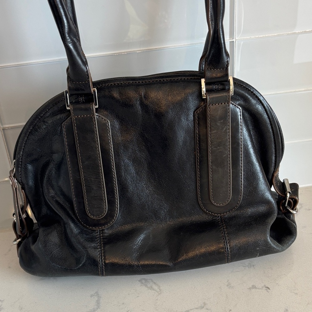 Danier Elegant Black Leather Handbag - Picture 2 of 11